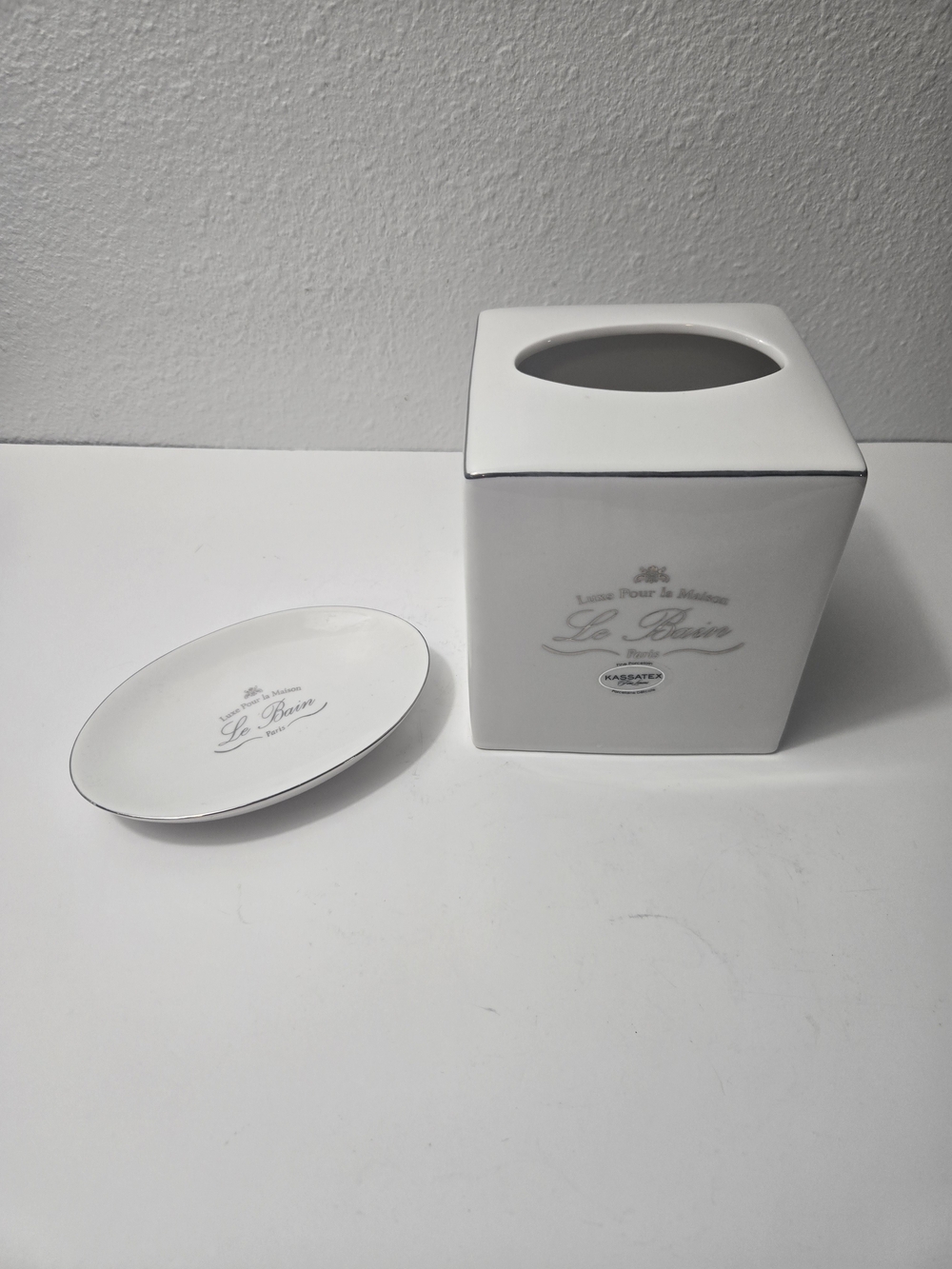 Le Bain Paris White Ceramic Tissue Box Cover and Soap Dish Set